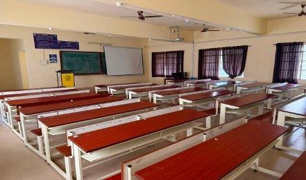 Classroom B116B with benches and projector screen