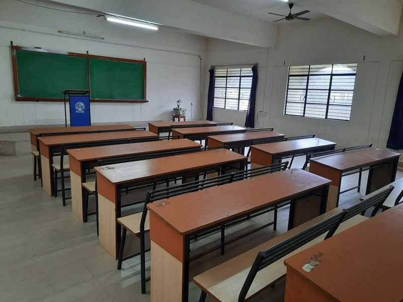 Classroom B-003