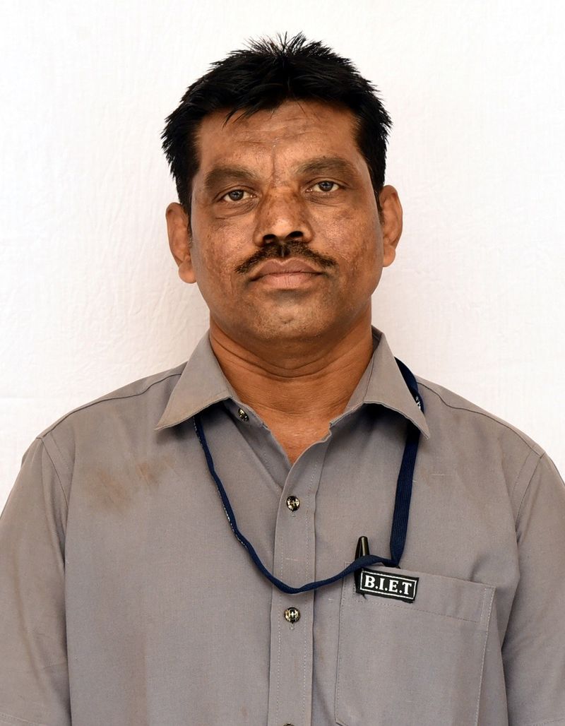 Bakkeshwara G, Peon