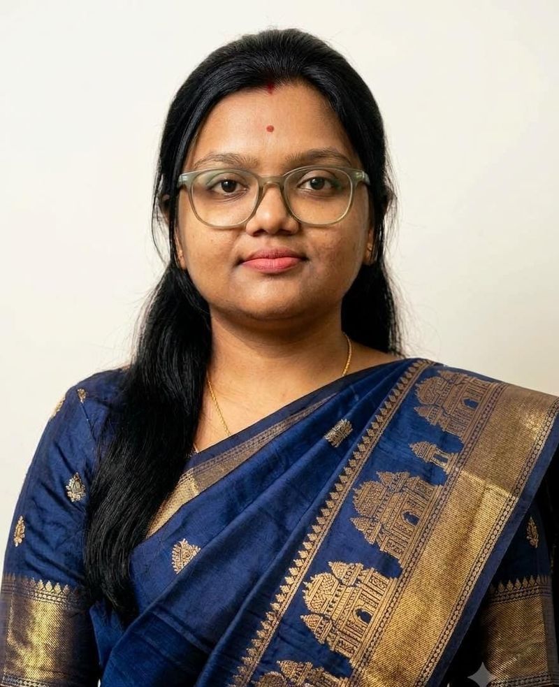 Divya R